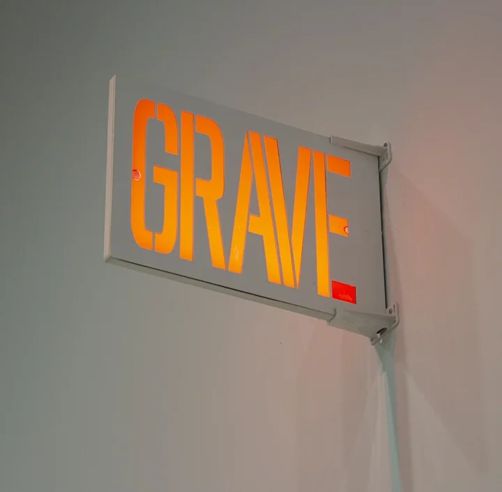 Red exit sign that reads GRAVE