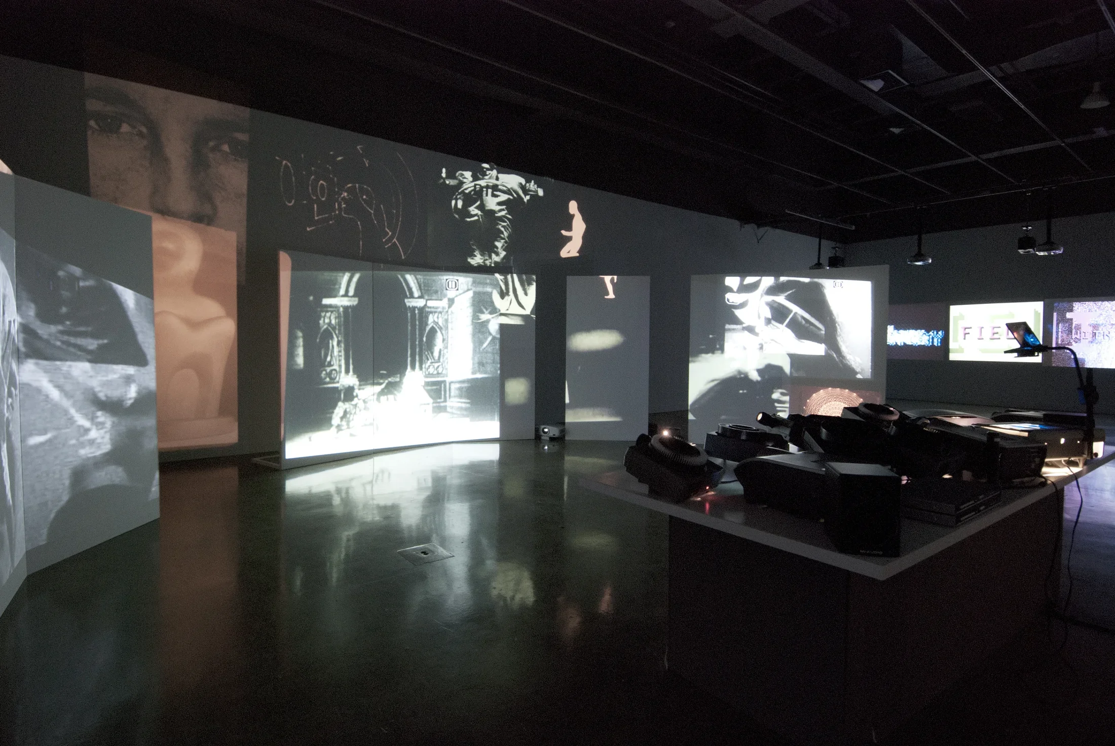 Large images displayed all around the gallery.
