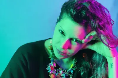 Portrait of artist Maya Erdelyi.