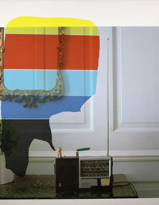 A radio on a countertop with a colored text bubble above with a stripe of yellow, red, light blue, dark blue, and black.